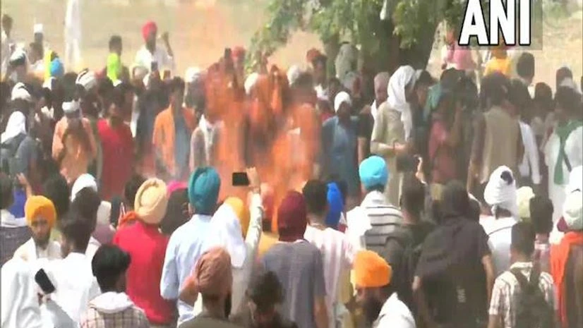 Sidhu Moose Wala cremation LIVE: Sidhu Moose Wala cremated in native Punjab village, thousands attend