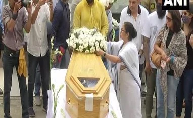 Bengal pays last respect to KK with gun salute at Rabindra Sadan in Kolkata Mamata Banerjee pays last respect to KK
