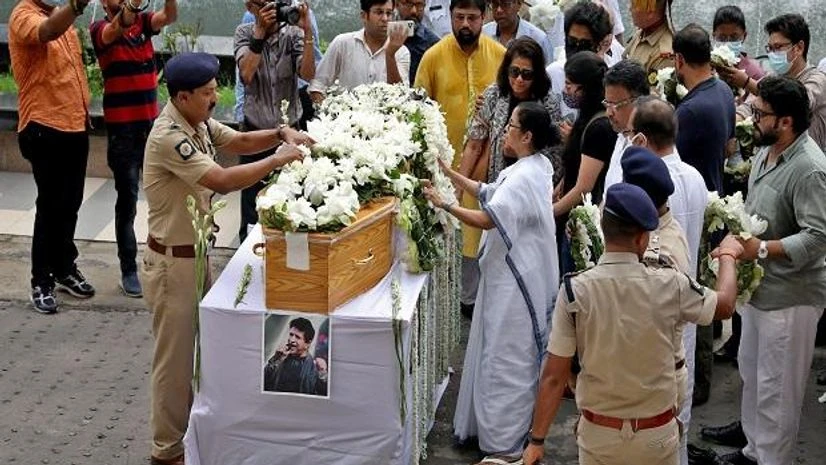 Mamata Banerjee pays last respect to KK Singer KK passes away