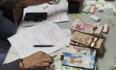 Delhi Metro: Travel firm exec held with Rs 2.7-cr worth foreign currency Foreign Currency, CISF, ED