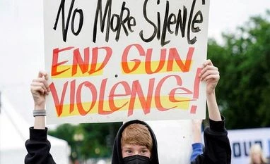US House passes bill to ban assault weapons with narrow vote after 18 yrs Gun Violence