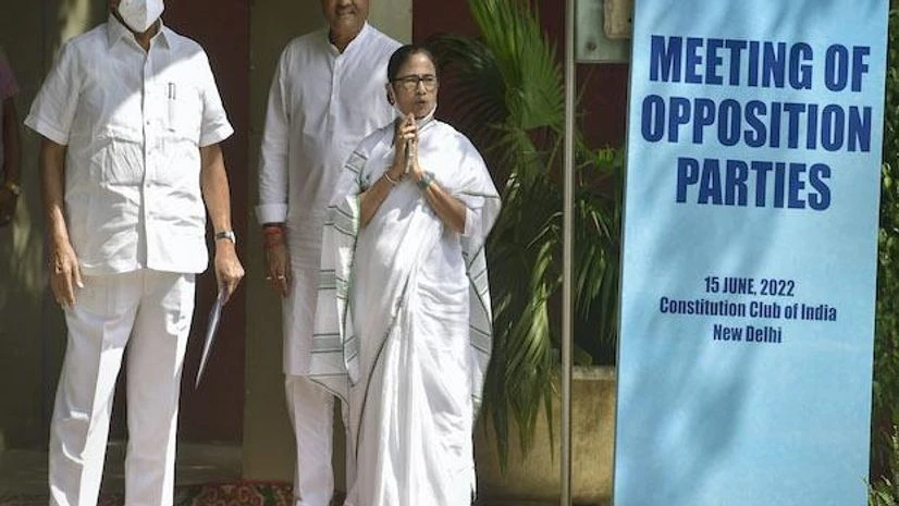 Mamata Banerjee, Sharad Pawar West Bengal Chief Minister and TMC chief Mamata Banerjee welcomes NCP chief Sharad Pawar and Praful Pate for a meeting of Opposition parties leaders regarding upcoming Presidential elections, in New Delhi (Photo: PTI)