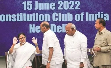 Opposition parties to meet on June 21 to pick presidential candidate (From left) West Bengal CM Mamata Banerjee, NCP's Sharad Pawar, Congress' Mallikarjun Kharge and DMK's T R Baalu after the Opposition leaders' meeting in New Delhi on Wednesday.