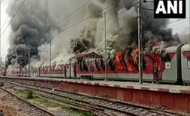 Agnipath protests: East Central Railway cancels 8 trains, reschedules 6 train burning bihar