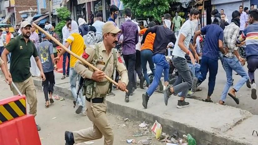 Kathua: Policemen lathi-charge people protesting against Centre's 'Agnipath' scheme, at Chadwal in Kathua district, Saturday, June 18, 2022. (PTI Photo) Kathua: Policemen lathi-charge people protesting against Centre's 'Agnipath' scheme, at Chadwal in Kathua district, Saturday, June 18, 2022. (PTI Photo)