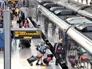 UK, London Passengers board a train bound for the west of England, ahead of a planned national strike by rail workers, at Paddington Station, in London (Photo: Reuters)