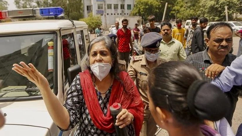 Teesta Setalvad SC protects Setalvad from arrest, stays Gujarat HC order for a week