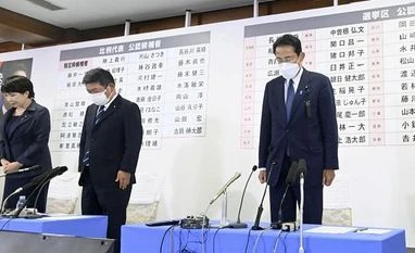 Man sets himself on fire to oppose Shinzo Abe's state funeral in Japan Japan's Prime Minister and president of the Liberal Democratic Party (LDP) Fumio Kishida and other party members offer a silent prayer for late former Prime Minister Shinzo Abe who was assassinated during an election campaign event, at the party's up