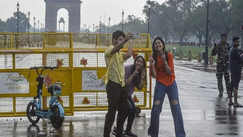 Rainfall, Delhi rain, IMD Youngsters take a selfie during monsoon rain, near India Gate in New Delhi (Photo: PTI)