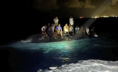 Boat carrying Haitian migrants sinks off Bahamas, killing 17; 25 rescued Bahamas boat capsized
