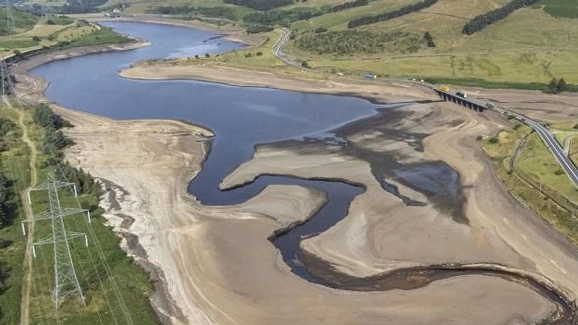 UK low water levels Low water levels reveal the bed of Woodhead Reservoir in Longdendale, UK. (Photo: Bloomberg)