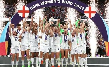 England beat Germany 2-1 after extra time to win UEFA women's Euro England team celebrating