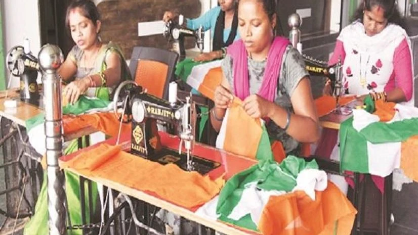 self-help group (SHG), Chhattisgarh Ahead of 75th I-Day, Chhattisgarh SHGs get govt help to stitch tricolour