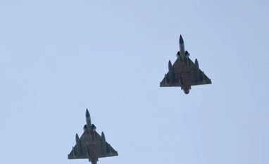 Chinese and Taiwanese warships shadow each other as drills due to end Taiwan Air Force Mirage 2000-5 aircrafts fly over Hsinchu Air Base in Hsinchu, Taiwan (Photo: Reuters)