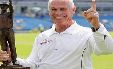 RIP Rudi Koertzen! Twitter mourns the death of the legendry cricket umpire Rudi Koertzen