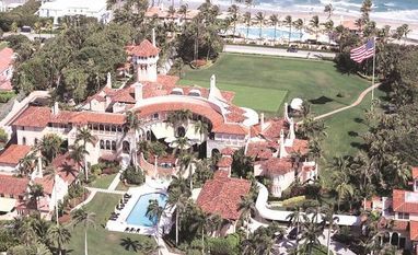 FBI raids Trump's Florida home as part of presidential records probe Donald Trump