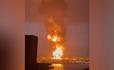 Raging fire consumes four of the eight tanks at Cuba oil storage facility Explosive fire at Cuban oil storage facility