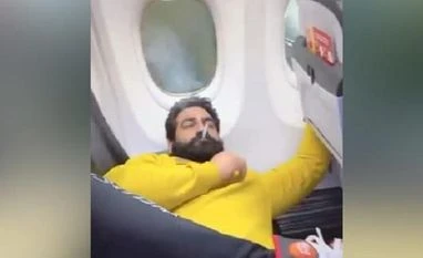 Video of bodybuilder smoking in flight goes viral; Scindia says probing Bobby Kataria
