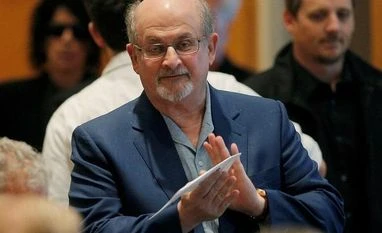Suspect in attack on Salman Rushdie scheduled for trial in January 2024 Salman Rushdie