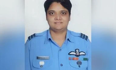 IAF's woman pilot Deepika Misra conferred with Vayu Sena medal by President IAF's pilot Deepika Misra