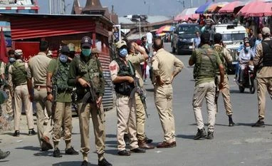 J-K SIA raids Lashkar commander's house in Pulwama's Kakapora region J&K security forces
