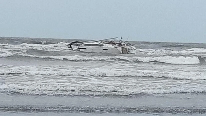 Raigad coast, Boat captured Raigad coast, Boat captured