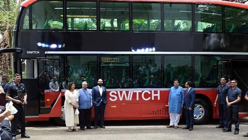 Nitin Gadkari, electric bus, double-decker bus Nitin Gadkari, electric bus, double-decker bus