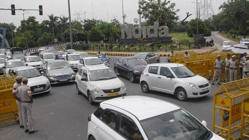 Delhi traffic, farmers protest, mahapanchayat Tight security arrangements at the Delhi-Noida border in the view of farmers call to stage protest at the Jantar Mantar, near New Delhi (Photo: PTI)