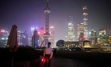 China: Iconic Shanghai skyline goes dark as drought hits power supply Shanghai skyline, The Bund