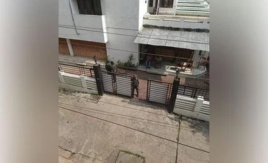 CBI, paramilitary forces conduct raids on five RJD leaders in Bihar Visuals from RJD MP Ashfaque Karim residence