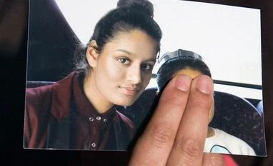 ISIS bride Shamima Begum was smuggled by Canadian spy, claims book ISIS bride Shamima Begum