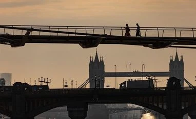 Britain slips behind India to become world's sixth biggest economy UK economy