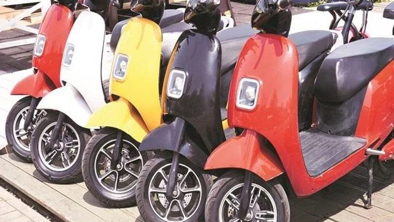 electric scooters, e-scooters, EV, Electric vehicles Fire-safety norms for Li-ion battery could push up e-scooter prices by 10%