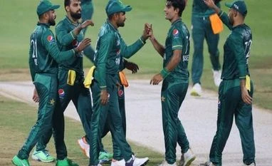 Pakistan beat Hong Kong to enter Super 4s; to face India again on Sunday Team Pakistan