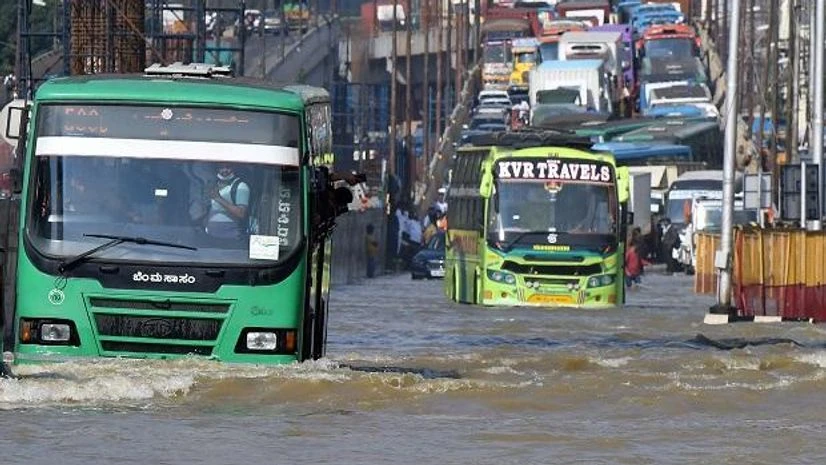 Traffic moves through a water-logged road following torrential rains in Bengaluru (Photo: Reuters) Traffic moves through a water-logged road following torrential rains in Bengaluru (Photo: Reuters)