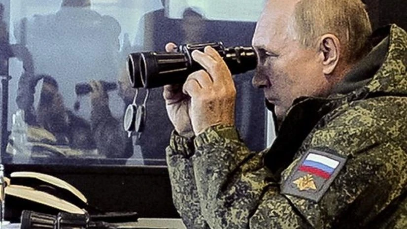 Russian President Vladimir Putin watches the Vostok 2022 (East 2022) military exercise in far eastern Russia, outside Vladivostok (Photo: AP/PTI) Russian President Vladimir Putin watches the Vostok 2022 (East 2022) military exercise in far eastern Russia, outside Vladivostok (Photo: AP/PTI)