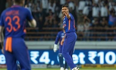 Avesh Khan out of remainder of Asia Cup, Deepak Chahar drafted in AVESH KHAN