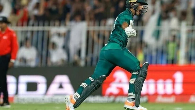 sri lanka, pakistan, final, asia cup Naseem Shah scored two sixes against Afghanistan to help Pakistan enter the Asia Cup 2022 finals. Source: Twitter (Pakistan Cricket)