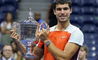 Carlos Alcaraz becomes youngest No. 1 men's tennis player with US Open win Carlos Alcaraz
