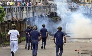 Situation peaceful in clash-hit Kolkata area, heavy security in place ( Security personnel use tear gas to disperse BJP supporters from the Howrah Bridge during their Nabanna Abhijan (March to Secretariat) to protest against alleged corrupt practices of TMC government, in Kolkata (Photo: PTI)