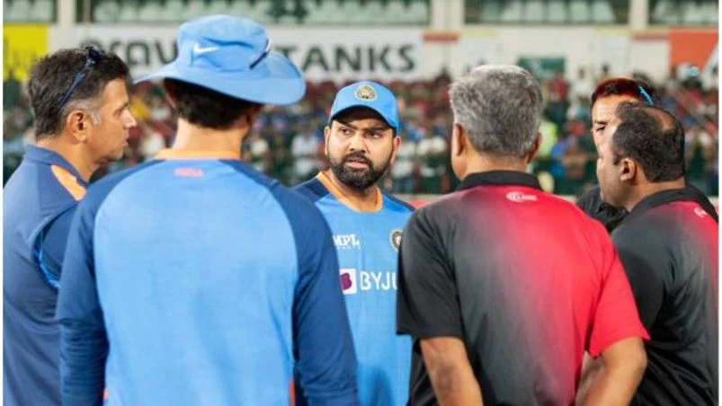 India vs Australia Rohit Sharma and Rahul Dravid with umpires before the second India vs Australia T20I at Nagpur. Photo:@BCCI