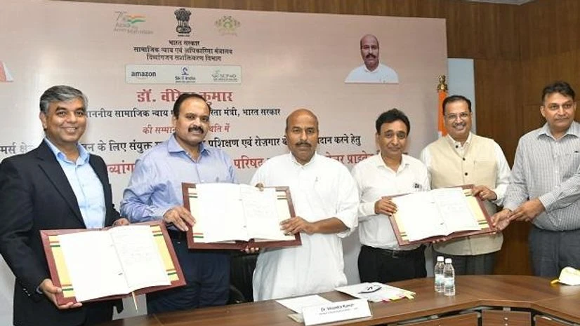 L-R- Mr. Akhil Saxena, Mr. Kishore Sarawade, Dr. Virendra Kumar, Mr. Rajesh Aggarwal and Shri Ravindra Singh L-R- Mr. Akhil Saxena, Mr. Kishore Sarawade, Dr. Virendra Kumar, Mr. Rajesh Aggarwal and Shri Ravindra Singh