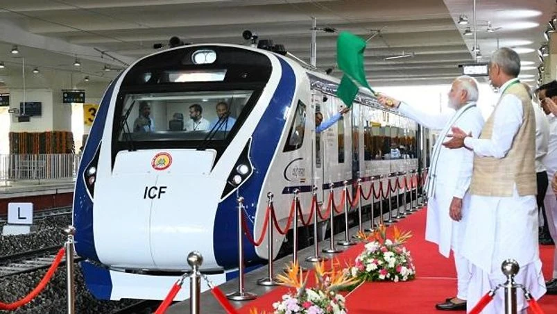 PM Modi flags off Gandhinagar-Mumbai Vande Bharat Express PM Modi flags off Gandhinagar-Mumbai Vande Bharat Express