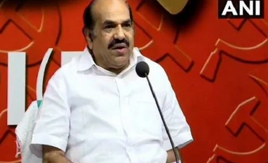 People throng roads to pay tribute to CPI-M leader Kodiyeri Balakrishnan CPI-M leader Kodiyeri Balakrishnan
