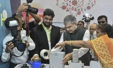 Centre to set up 100 5G technology labs in country, says Vaishnaw Ashwini Vaishnaw