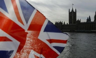 Pound falls after BoE chief rules out extending help to stabilise markets UK