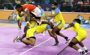 Players in action. (Photo- Gujarat Giants Twitter) Players in action. (Photo- Gujarat Giants Twitter)