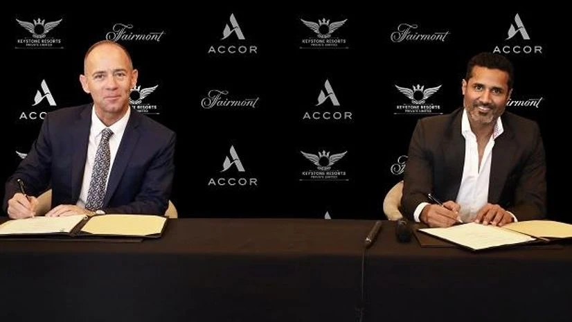 Mark Willis & Somesh Agrawal Mark Willis & Somesh Agrawal