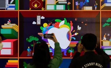 Apple Inc issues new app store guidelines for crypto and NFT payments nft, non-fungible tokens