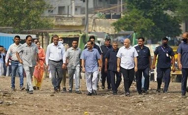 Kejriwal visits Ghazipur landfill site, says garbage issue key in MCD polls Delhi CM, Arvind Kejriwal, Ghazipur landfill site